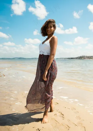 阳光下沙滩上的自由之态