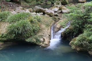宁静优美泉水风光