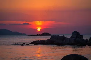 海上清晨日出朝霞云层摄影图