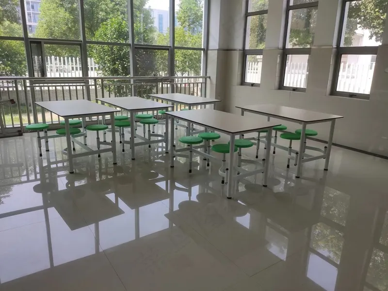 新款餐桌椅