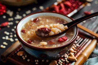 八宝粥腊八粥中国传统美食腊八节摄影图