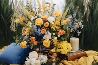 鲜花摆台装饰户外摄影图