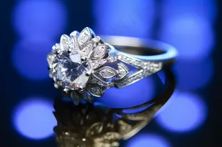 钻戒婚戒时尚摄影图 
