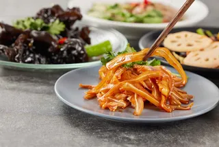 红油凉拌猪耳朵美食