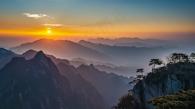 清晨日出朝霞云层摄影图(4368x2448)
