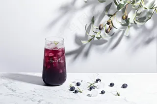 冰爽蓝莓果汁饮品