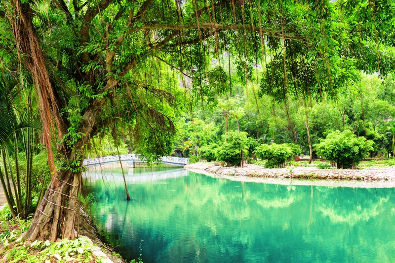 湖泊山峰图片