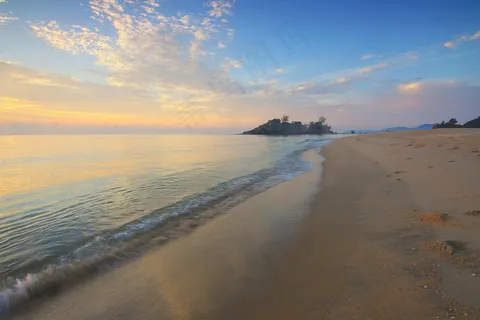 清晨的宁静海滩与迷人曙光 清晨的宁静海滩与迷人曙光