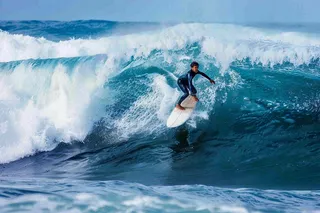 冲浪达人海洋运动摄影图