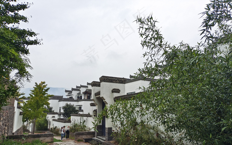 雨中徽派建筑