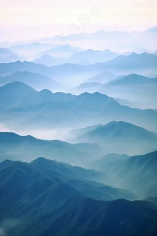 山川山峰层峦叠嶂翠绿摄影图