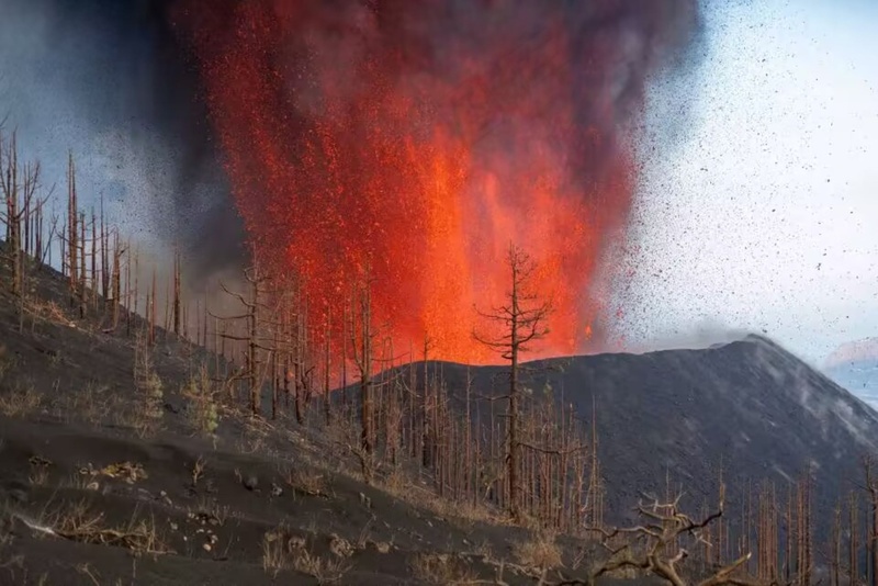 火山喷发图