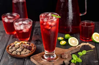 青柠石榴汁饮品