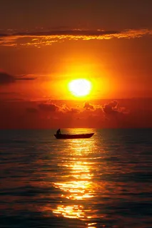 清晨日出朝霞云层摄影图