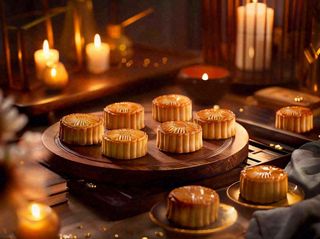 月饼中秋美食蜡烛节日氛围装饰摄影图