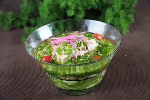 美味葱香鸡  28 味型：香麻  主料：仔鸡