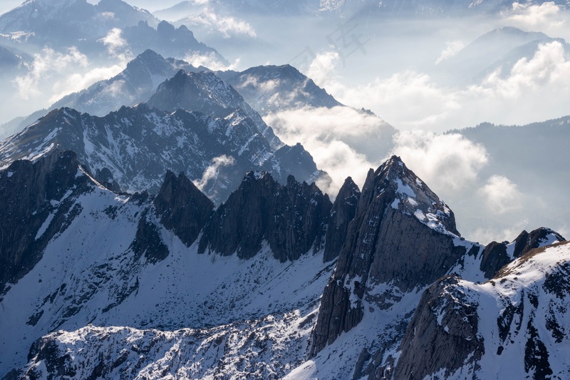 雪山山脉山崖