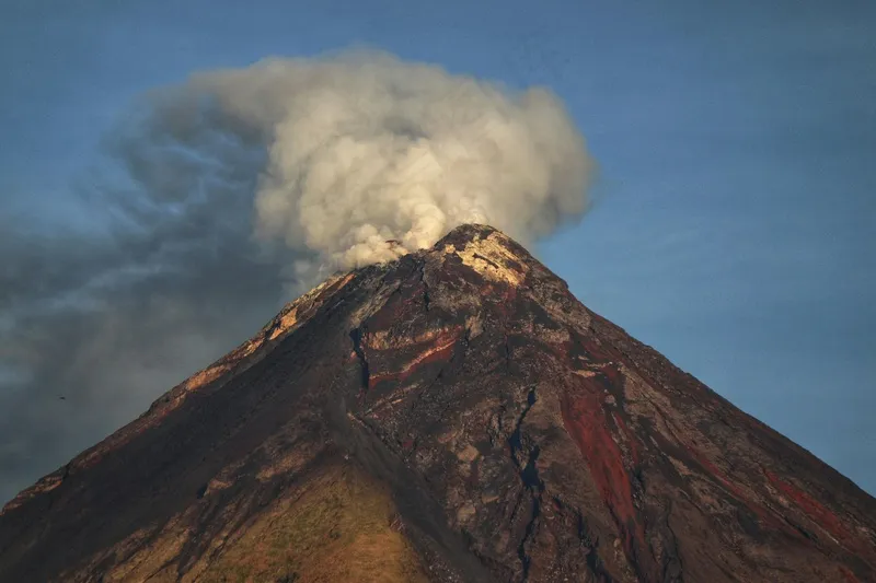 火山喷发与暮色天空 火山喷发与暮色天空