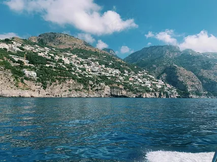 碧海山城的宁静午后