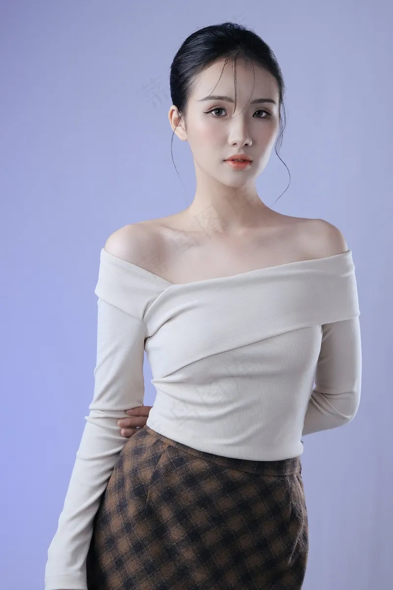 光滑皮肤大眼睛时尚美女1