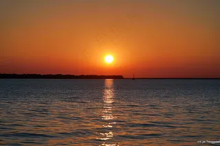 夏日落日海报沙滩晚霞摄影图