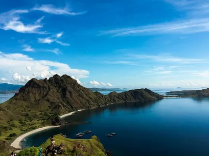 宁静海岸旁的多峦巍峨山脉 宁静海岸旁的多峦巍峨山脉