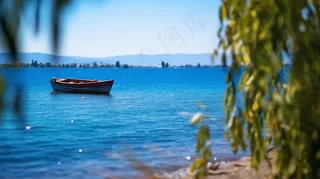 大理湖水水面木船蓝色摄影图