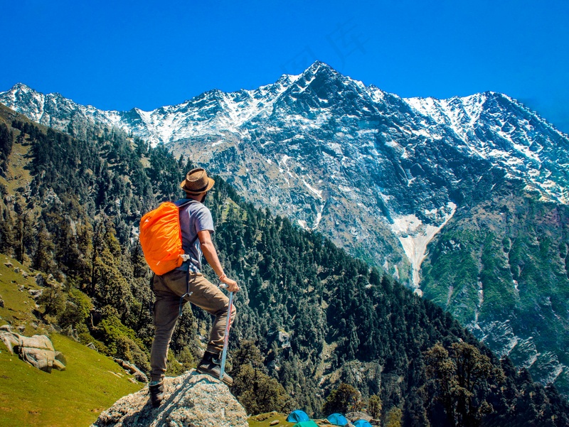 站在高山之巅