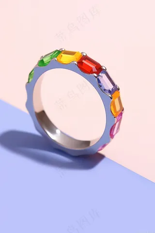 宝石戒指对戒摄影图