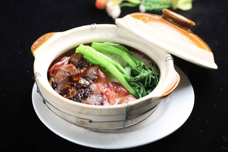 腊肉煲仔饭美食