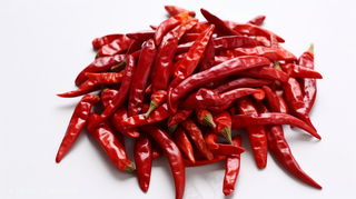 红色干辣椒干货白色背景 摄影图