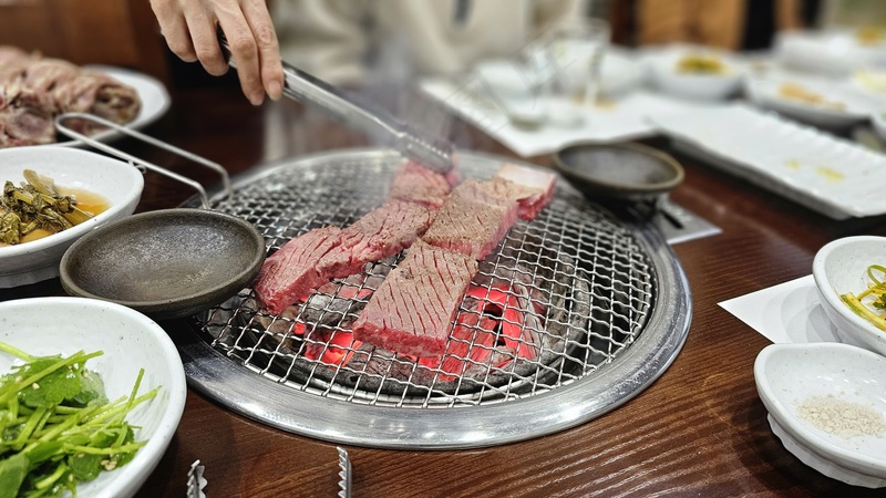 韩国料理烤牛肉实拍