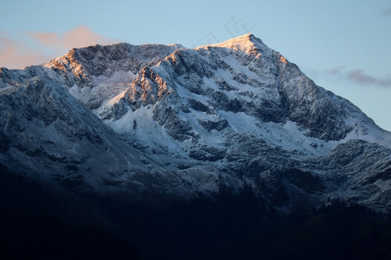 冰雪奇峰，夕阳余晖