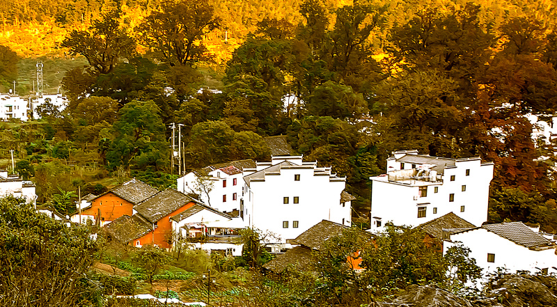山角下的乡村 