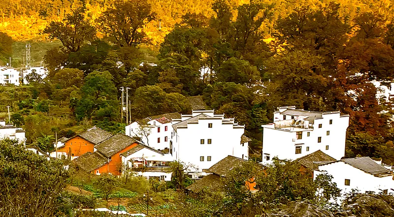 山角下的乡村 