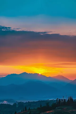 清晨日出朝霞云层山川摄影图