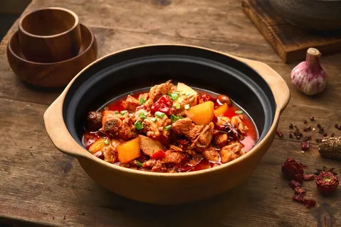 砂锅红烧鸡块美食 砂锅红烧鸡块美食