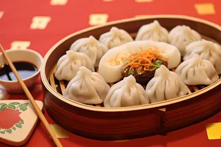 饺子包饺子新年团聚吃饺子美食摄影图