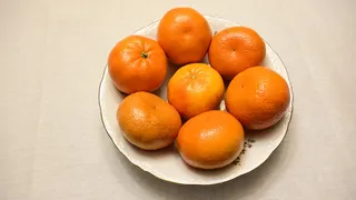 盘子里的橘子实拍