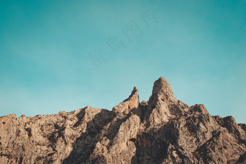 简洁的高山背景