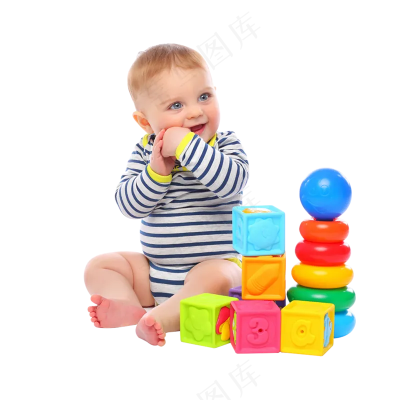 免抠一个玩着积木的宝宝