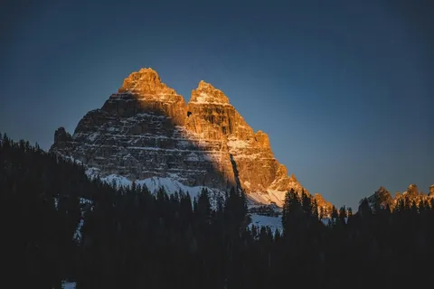 金色的山峰 金色的山峰