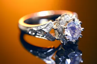 钻戒婚戒时尚摄影图 