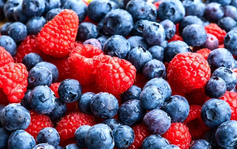 蓝莓树莓水果图片