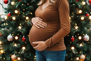 怀孕的女性孕期摄影图