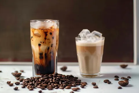 冰咖啡饮料美式拿铁摄影图