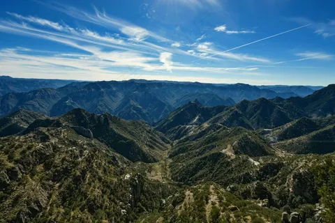 层峦叠翠 云海苍茫 层峦叠翠 云海苍茫