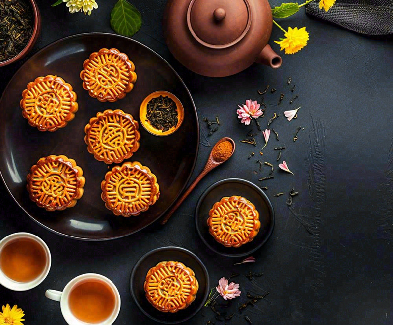 中秋美食月饼中国传统糕点摆盘装饰泡茶摄影图(1200x992)