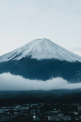 云雾缭绕富士山