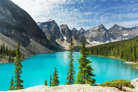 湖泊山峰图片 湖泊山峰图片